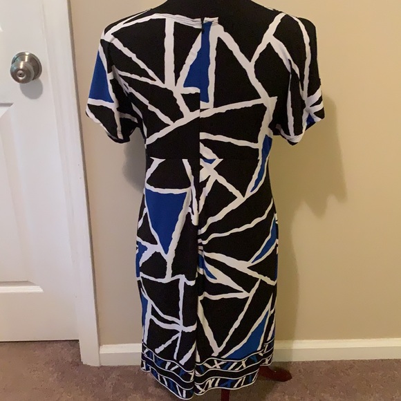 EUC Blue, Black, and White Geometric Pattern V Neck Short Sleeve Dress - Picture 2 of 5